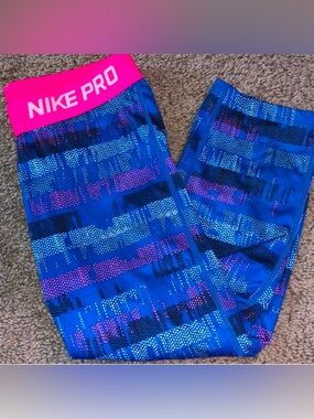 Girls' Large Nike Pro Patterned Cropped Leggings Blue & Pink